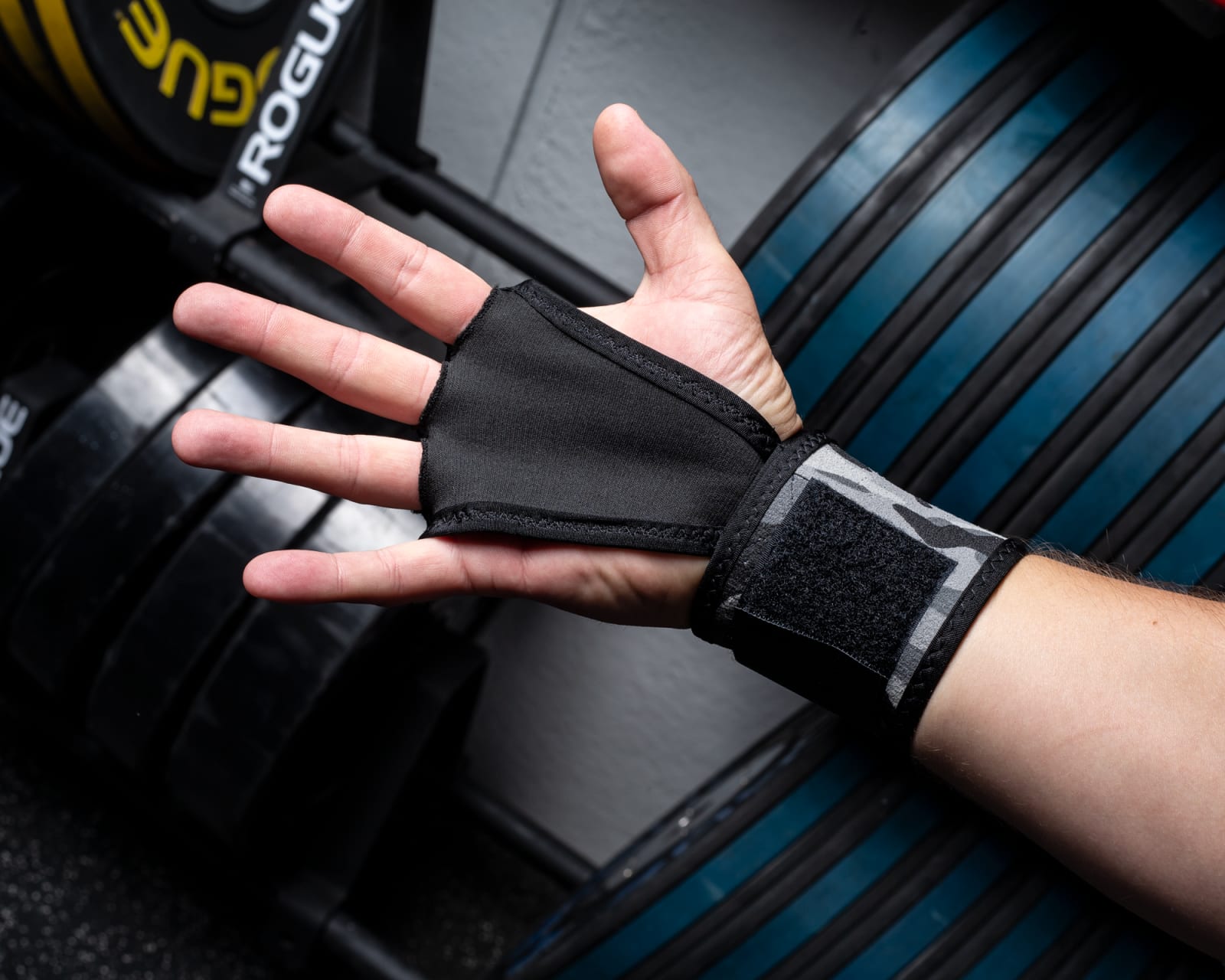 Rogue outlet lifting gloves